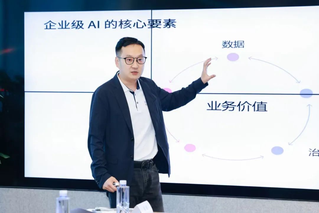 “AI实验时代结束”：IBM重构企业级AI的未来蓝图-AI资源导航站