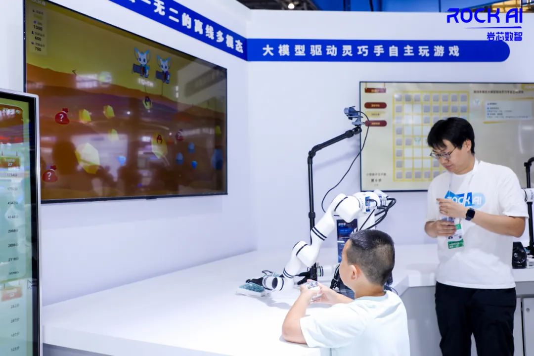 在WAIC现场，全球首个拥有「原生记忆力」的大模型亮相，但不是Transformer-AI资源导航站